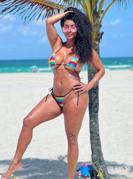 Sonya Red ポルノスター ヌード ギャラリー