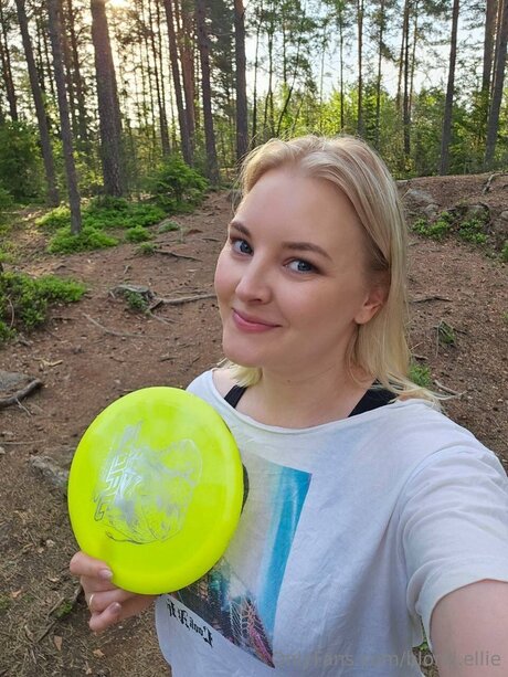 Blond Ellie HDスター 写真