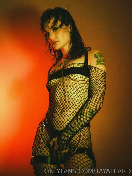 寝取られ異人種間OnlyFans エロチック 画像