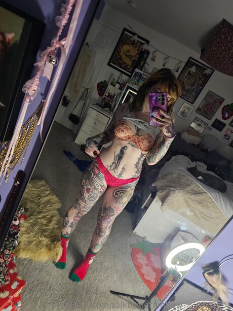 アジア人のタトゥー OnlyFans ホット ギャラリー