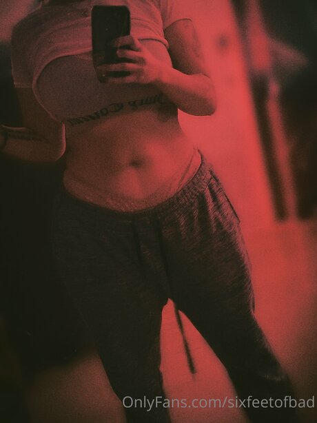 Sixfeetofbad ヌード女優 ギャラリー