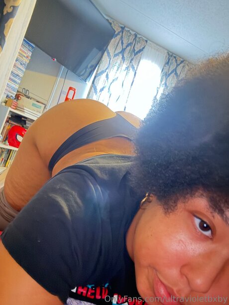 Ultravioletbxby エロティックなモデル 写真