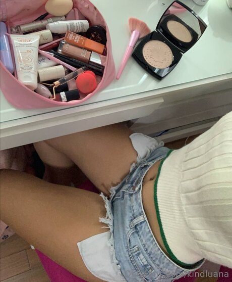 小柄なブロンドの熟女OnlyFans ホット 写真