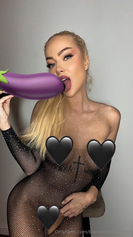 Blondebarbie Free エロティックなスター 写真