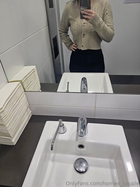 Hornee Couple ホット女優 写真