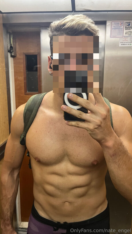 Nate Engel 裸モデル 写真