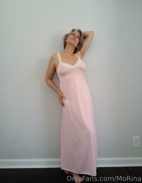 morina スター 裸 画像