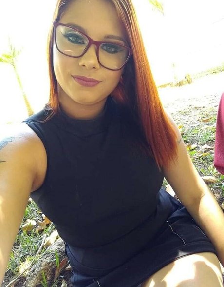 小柄なブロンドの熟女OnlyFans 美しいヌード ギャラリー