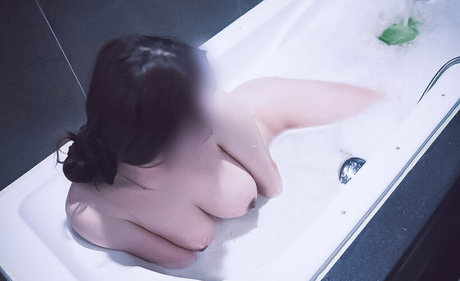 ランジェリーベイビーOnlyFans アダルト 画像