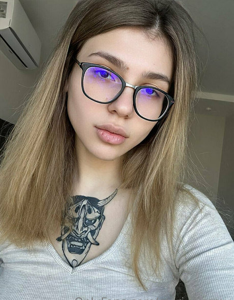 OnlyFansを無効にしました ポルノグラフィック 画像