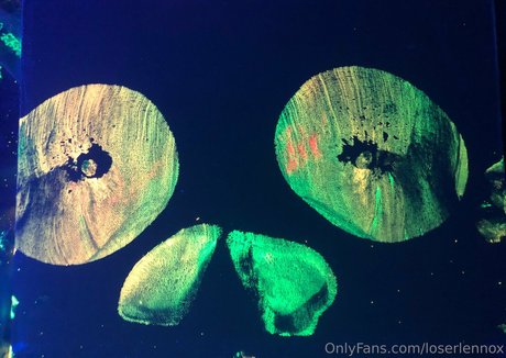 loserlennox ポルノスター アート 写真