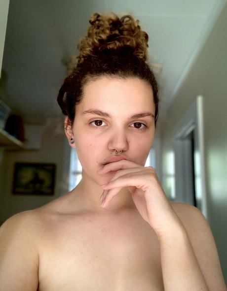 小柄なブロンドの熟女OnlyFans アートxxx 写真