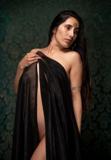 ladyjuicybrunette かわいいポルノスター 写真