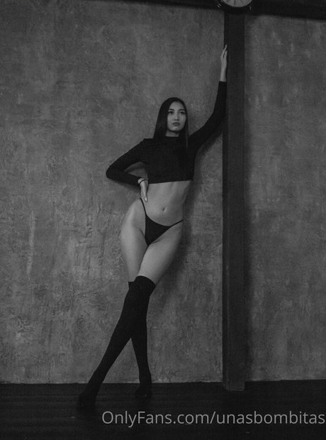 unasbombitas ヌードのポルノスター ギャラリー