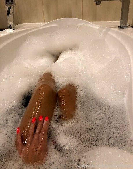 unasbombitas profile image