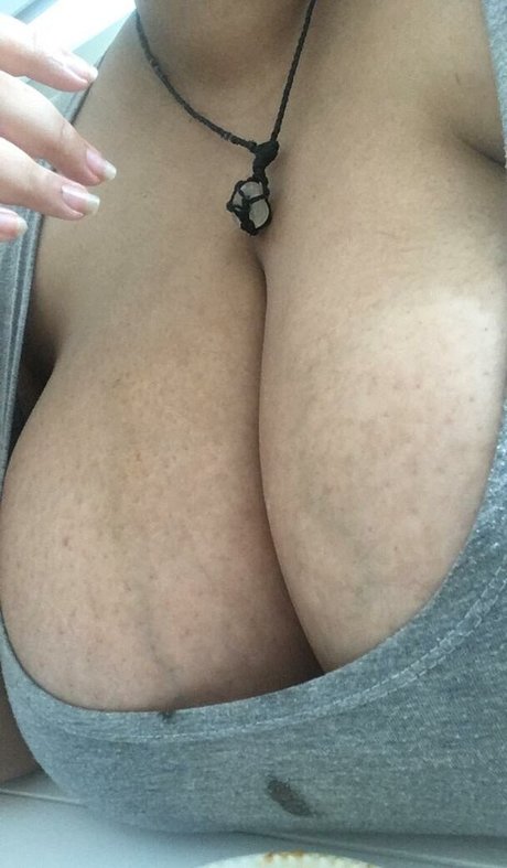 Thalia Brandao 裸のスター 写真