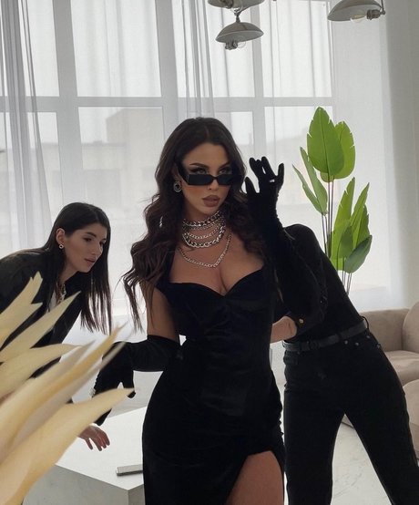 興奮した熟女OnlyFans 美しいヌード 画像