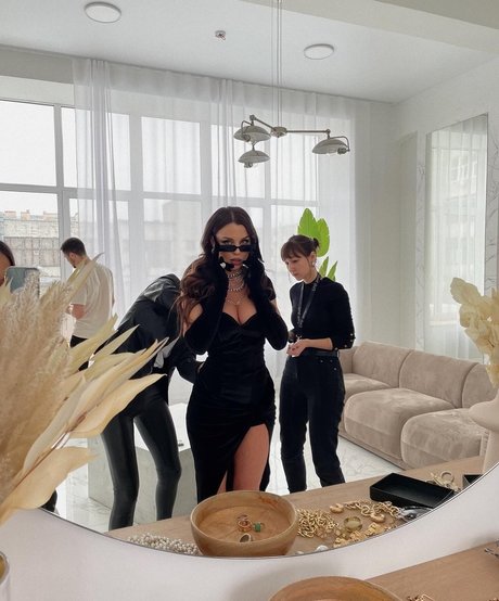 Lybov Kalish アート女優 ギャラリー