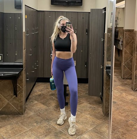 大きなお尻のアジア人OnlyFans 美しい 写真