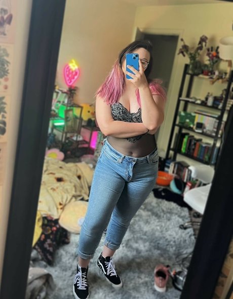 レズビアン ストラップオン OnlyFans 裸 写真