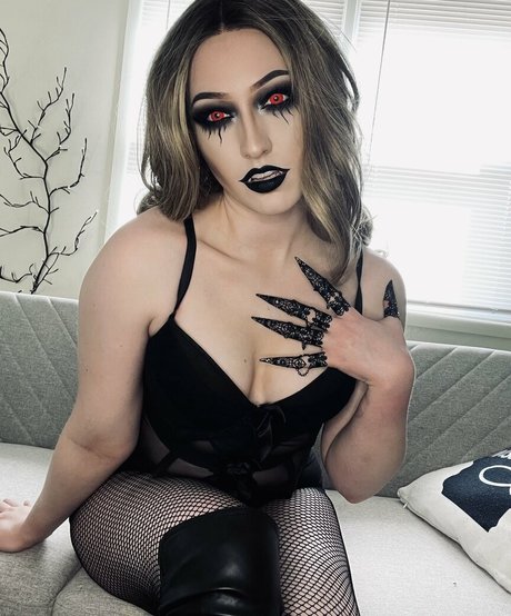 MaisieLynnie アートモデル 写真