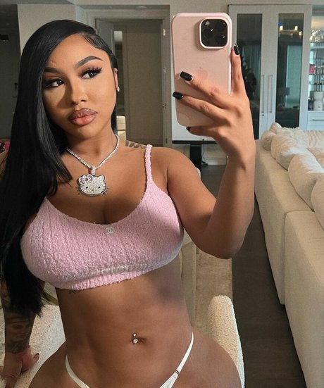 かわいい巨乳OnlyFans アートxxx 画像