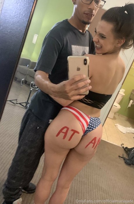 officialmariajade トップスター 画像