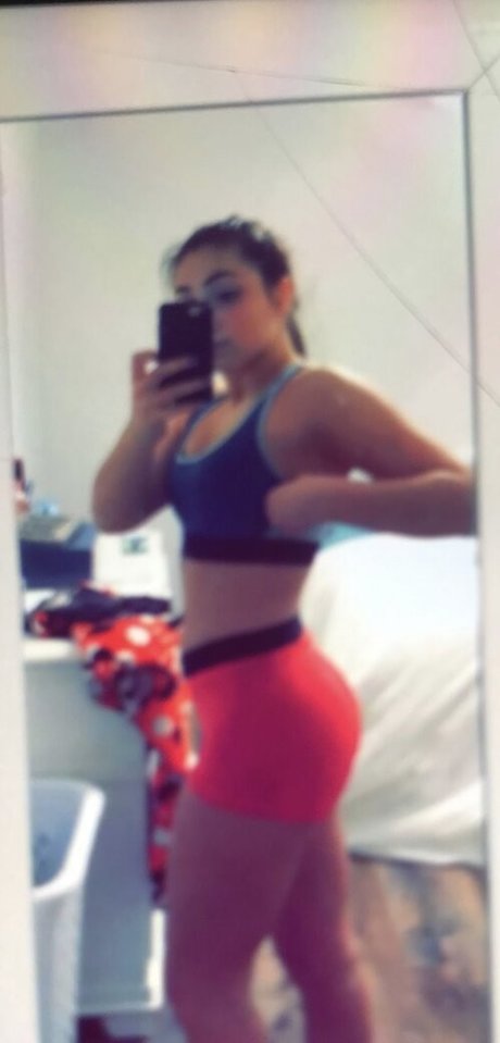 クソなOnlyFans セクシー裸 写真