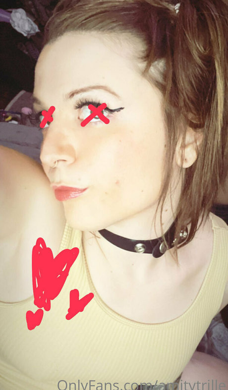 amythrill top profile image