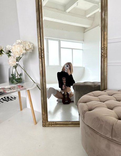 anna ocori エロティックモデル ギャラリー