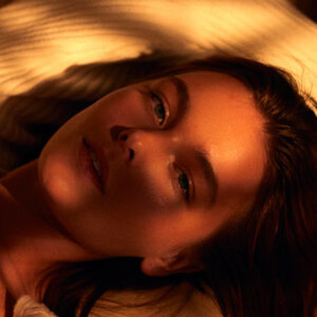 小柄なブロンドの熟女OnlyFans 無料ヌード 写真