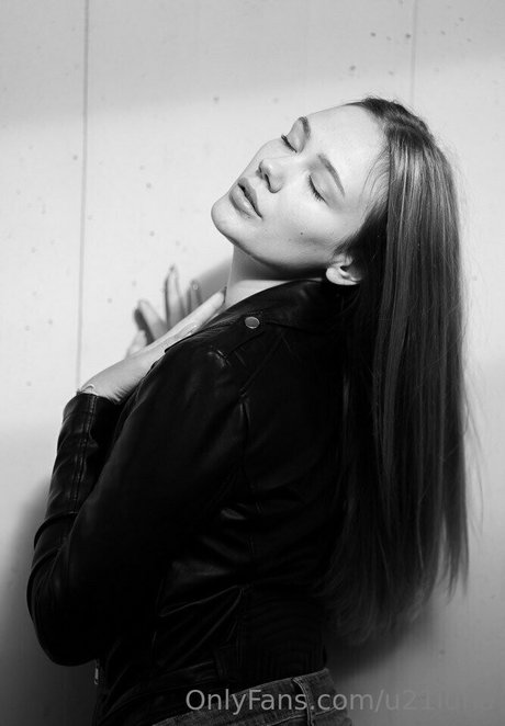 アジアの女性支配OnlyFans 無料裸 写真