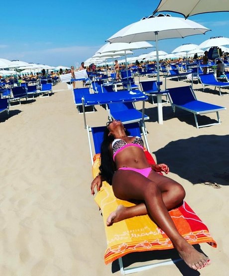 ayllagatina セクシーなスター 写真