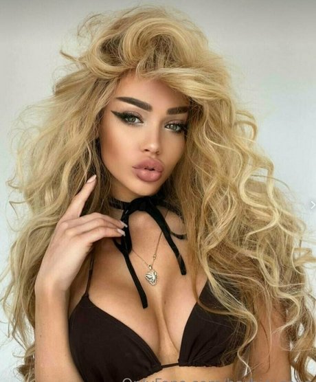 barbie cake 美しい女優 画像