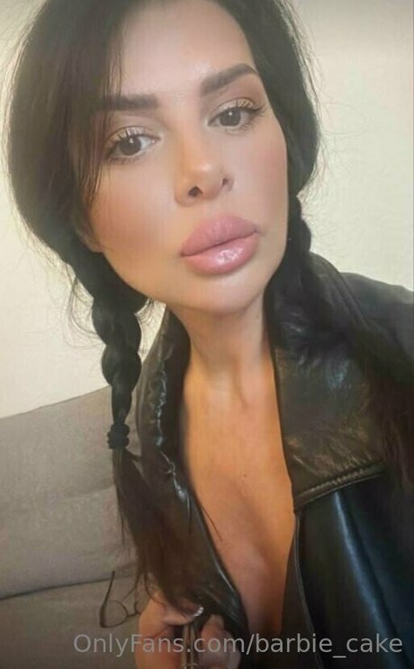 barbie cake ポルノスター エロティック 写真