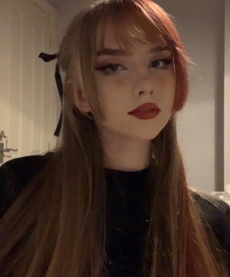 若いティーンのOnlyFans アート裸 画像