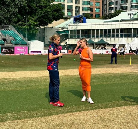 Alex Hartley Cricket アートモデル 写真