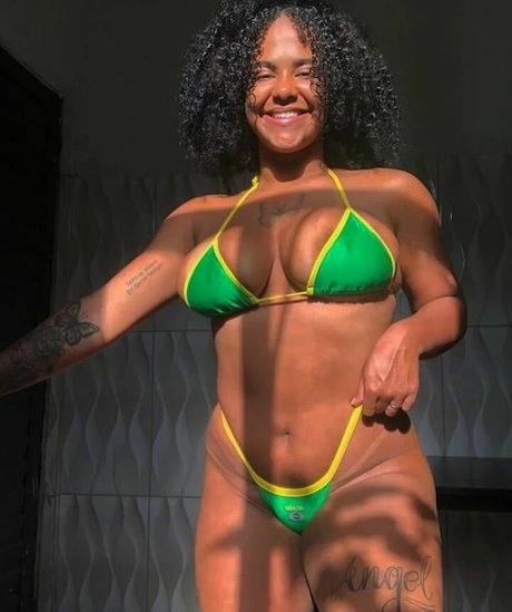 Gaby Mendes 完璧なモデル 写真