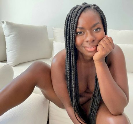 Camille Winbush セックスポルノスター 写真