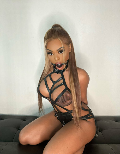 juiccygalore アダルトスター 写真