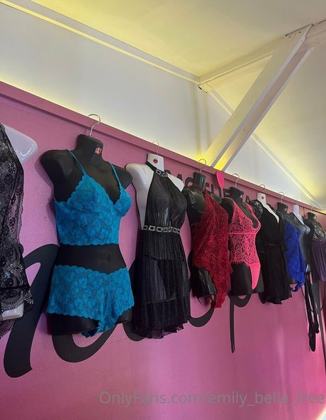 emily bella free 完璧なモデル 写真