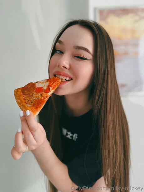 ボディビルダーカップルOnlyFans 美しいヌード 画像