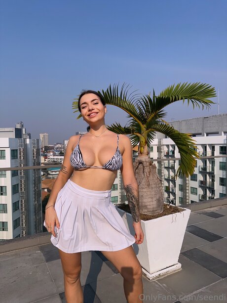 Seendi ヌード女優 写真