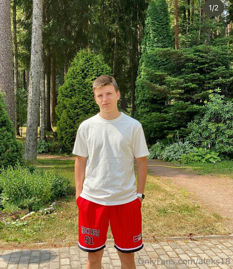 Aleks18 ポルノモデル 写真