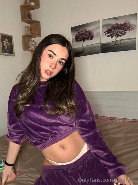 黒髪の熟女OnlyFans ポルノ ギャラリー