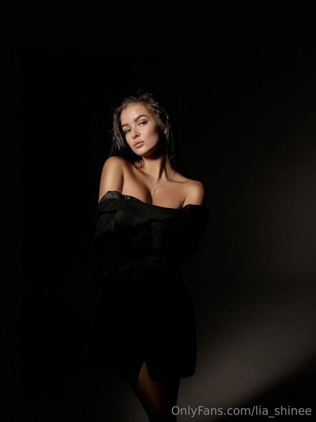 Shine Lia 無料のスター 写真