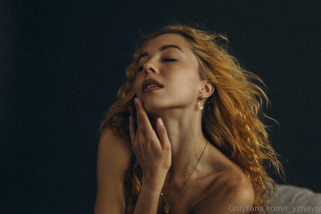 R Yzhaya 美しいモデル ギャラリー