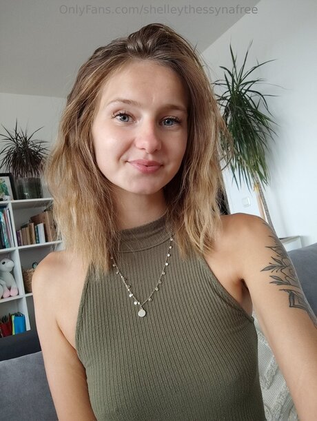 Shelleythessynafree ポルノ女優 写真