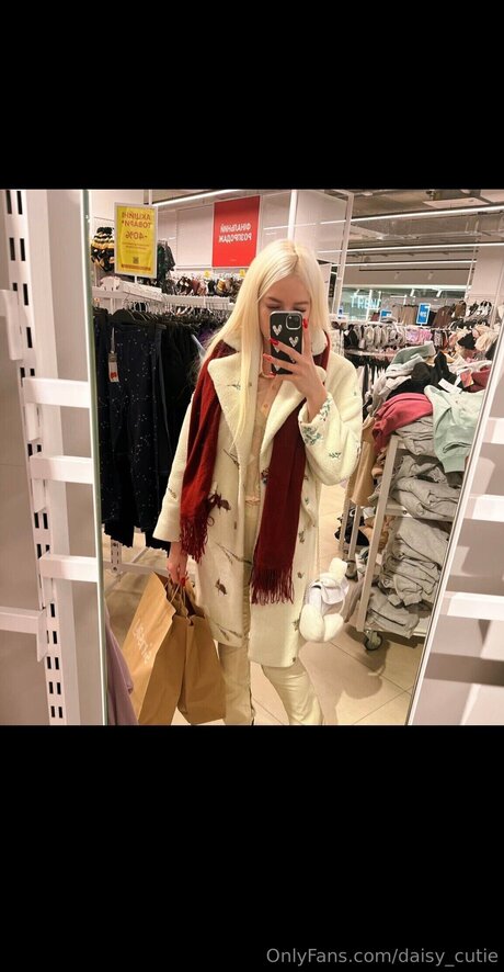 Daisy Cutie アダルトモデル 写真