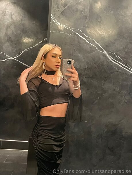 シシーオンリーファンズ ホット 画像